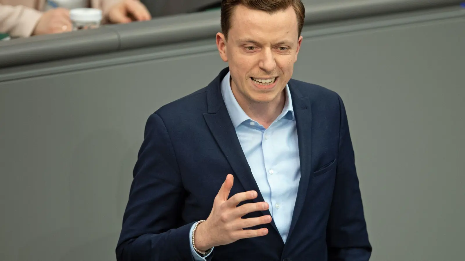 Laut Außenpolitiker Adis Ahmetović hat die Wortwahl in der SPD-Fraktion für Irritation gesorgt. (Archivbild) (Foto: Jonathan Penschek/dpa)