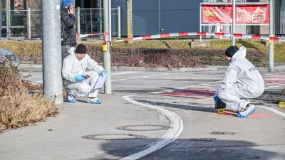 Angeklagt ist der Mann wegen versuchten Mordes. (Archivbild) (Foto: Jason Tschepljakow/dpa)
