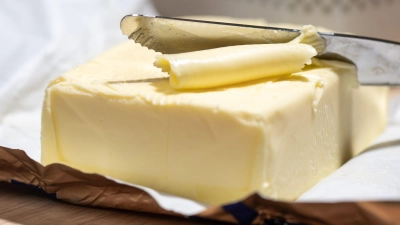 Der Preis für Butter erhöhte sich in Bayern deutlich. (Symbolbild) (Foto: Hendrik Schmidt/dpa)