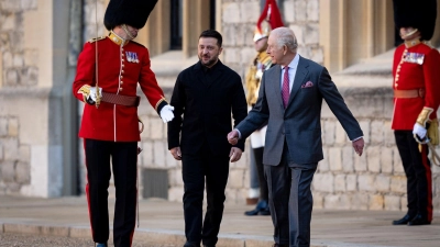 Prinz Charles empfängt ukrainischen Präsidenten Selenskyj auf Schloss Windsor. (Foto: Aaron Chown/Pool PA/AP/dpa)