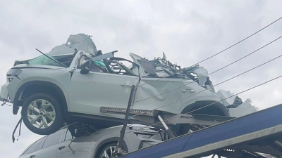 Etwa 100.000 Euro Schaden ist an den Neuwagen entstanden. (Foto: -/Verkehrspolizeiinspektion Weiden i.d.Opf./dpa)