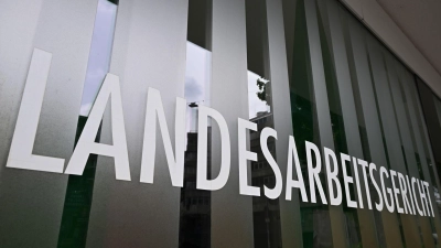 Urteil des Landesarbeitsgerichts zu Lohnunterschieden bei Daimler Truck. (Archivbild) (Foto: Bernd Weißbrod/dpa)