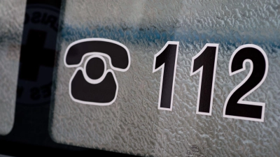 Ein Rettungswagen brachte die verletzte Mutter in ein Krankenhaus. (Symbolbild) (Foto: David-Wolfgang Ebener/dpa)