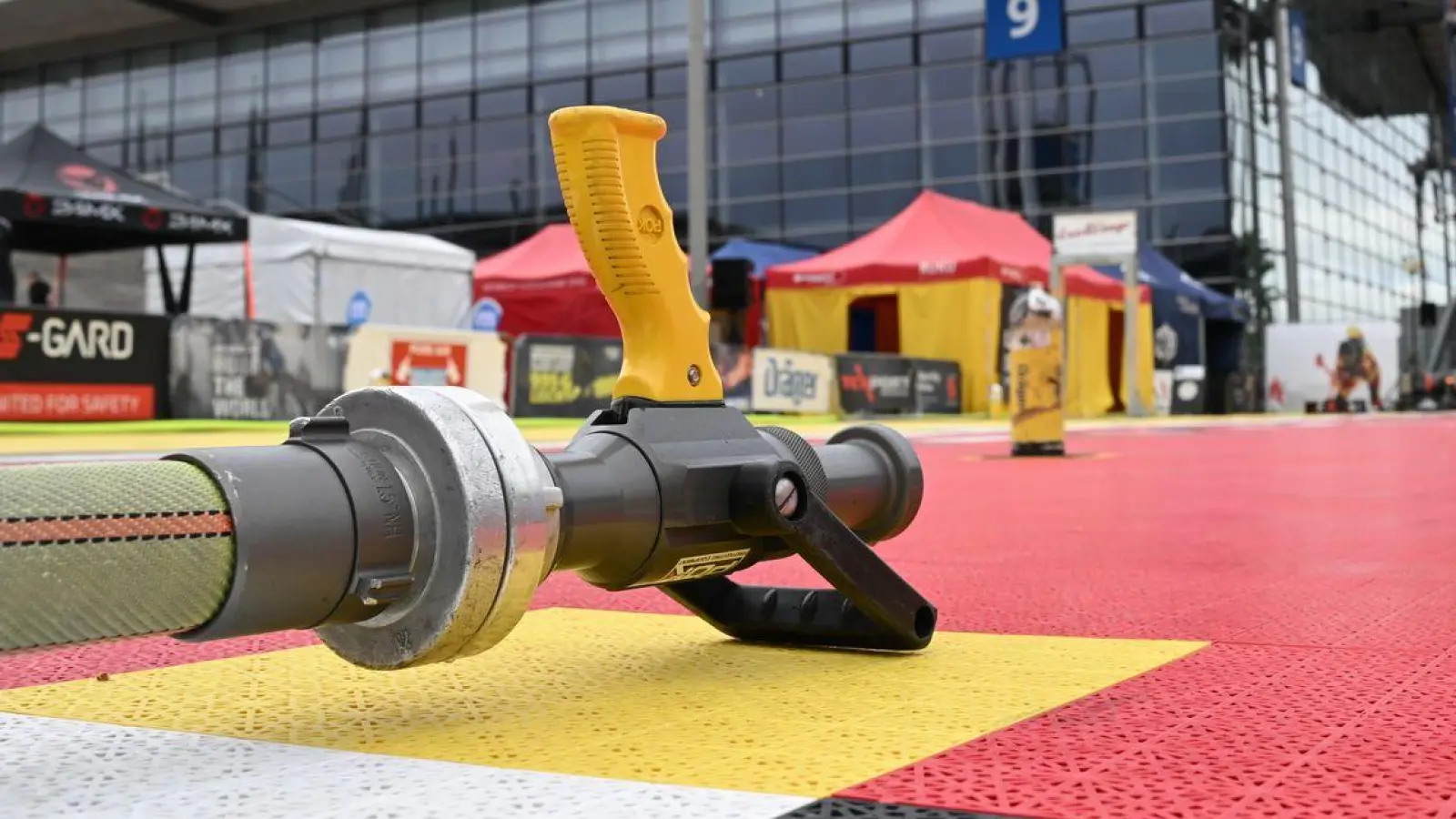 Blick auf die Wettkampf-Strecke auf der Rettungsmesse Interschutz. (Foto: Julian Stratenschulte/dpa)