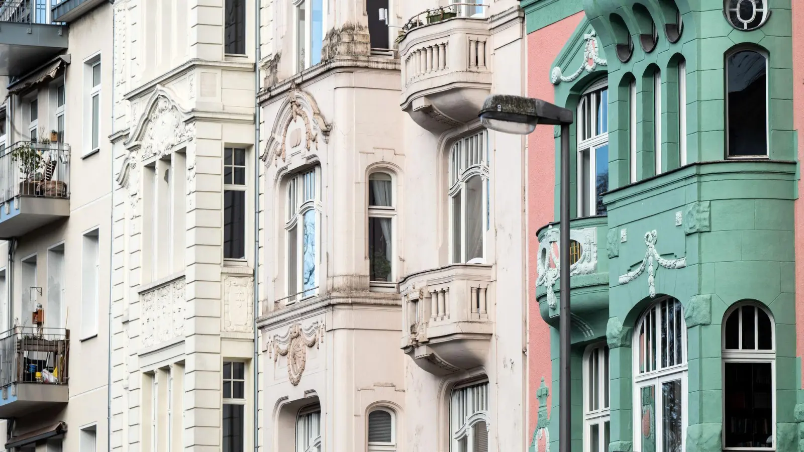 Die Immobilienpreise sind massiv gestiegen, die Freibeträge aber seit Jahren nicht verändert worden. (Foto: Federico Gambarini/dpa/dpa-tmn)