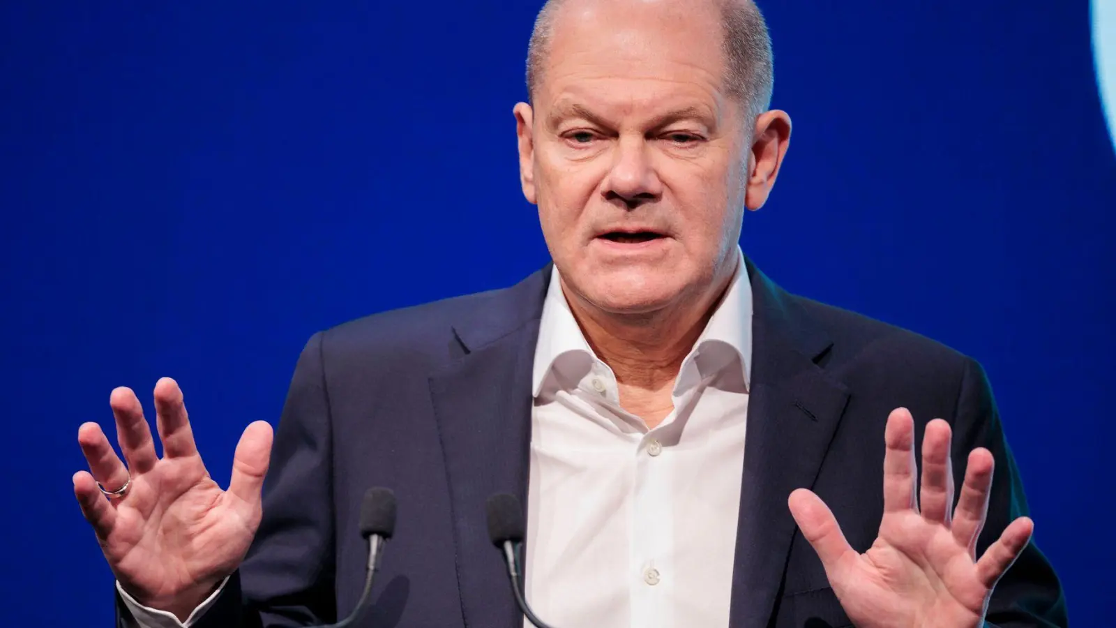 So schnell, wie es die Union gern hätte, wird Kanzler Olaf Scholz die Vertrauensfrage nicht stellen. (Foto: Carsten Koall/dpa)