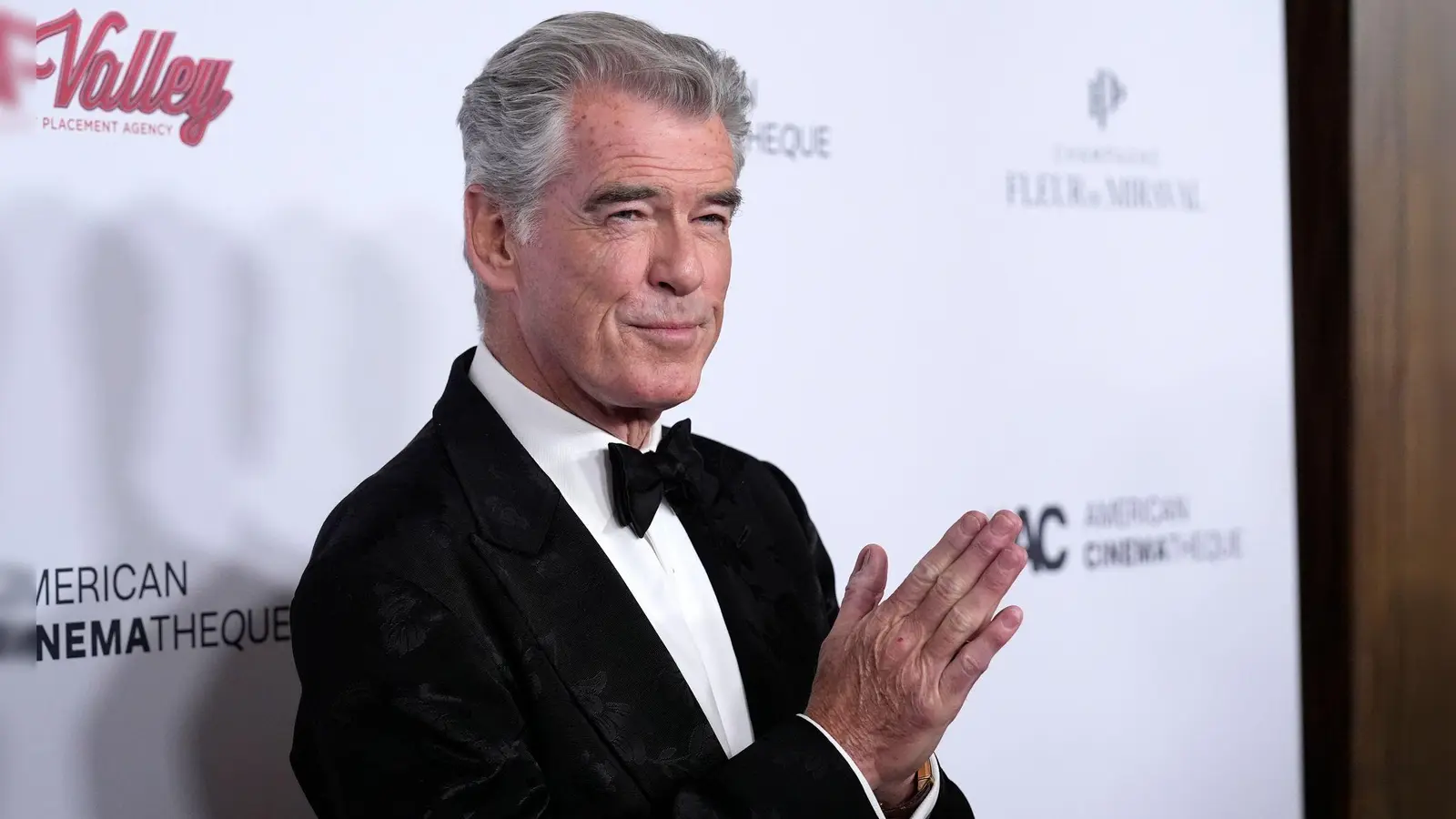Sein Look in der Serie „Remington Steele“ und in den James-Bond-Filmen prägte Pierce Brosnans Karriere. (Archivbild) (Foto: Chris Pizzello/Invision via AP/dpa)