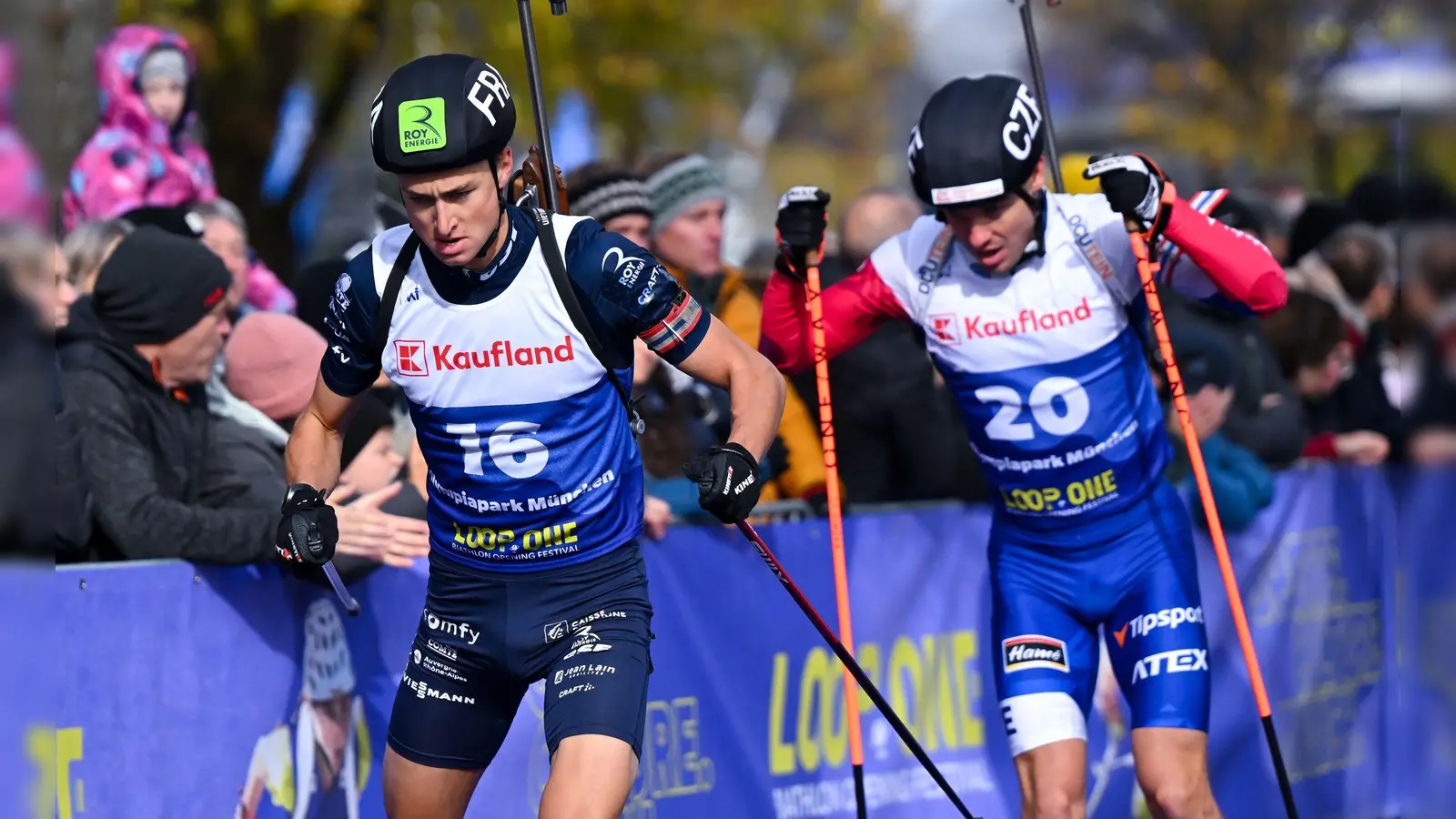 Eric Perrot (l) gewinnt das erste Loop-One-Festival.  (Foto: Sven Hoppe/dpa)