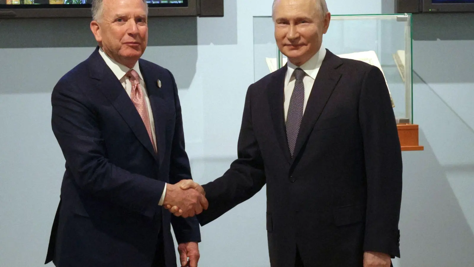 Der US-Sondergesandte Steve Witkoff ist schon mehrfach zu persönlichen Gesprächen mit Kremlchef Wladimir Putin nach Russland gereist. (Archibild) (Foto: Gavriil Grigorov/Pool Sputnik Kremlin/AP/dpa)