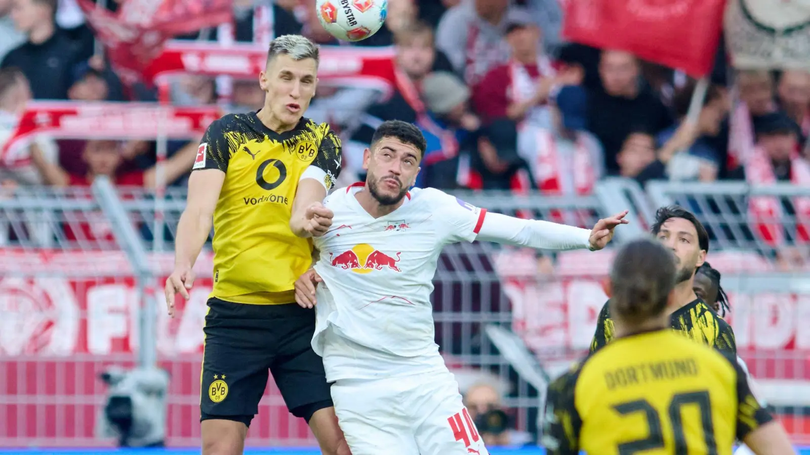 Nico Schlotterbeck ist zurück beim BVB und in der kommenden Woche auch in der Nationalmannschaft.  (Foto: Bernd Thissen/dpa)