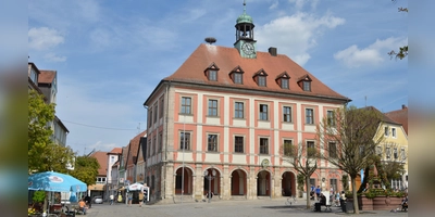 Am 8. März 2026 entscheiden die Neustädterinnen und Neustädter, wer sie künftig als Bürgermeister und Stadtrat repräsentieren soll. (Foto: Johannes Hirschlach)