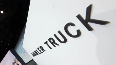 Daimler Truck will in Deutschland 5.000 Stellen streichen. (Archivbild) (Foto: Marijan Murat/dpa)