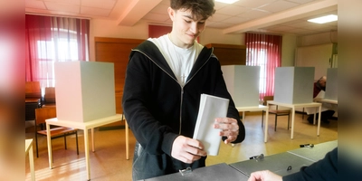 Oskar Rozwadowski aus Dietenhofen gehört zu den jungen Menschen, die zum ersten Mal an einer Wahl teilnahmen. (Foto: Evi Lemberger)