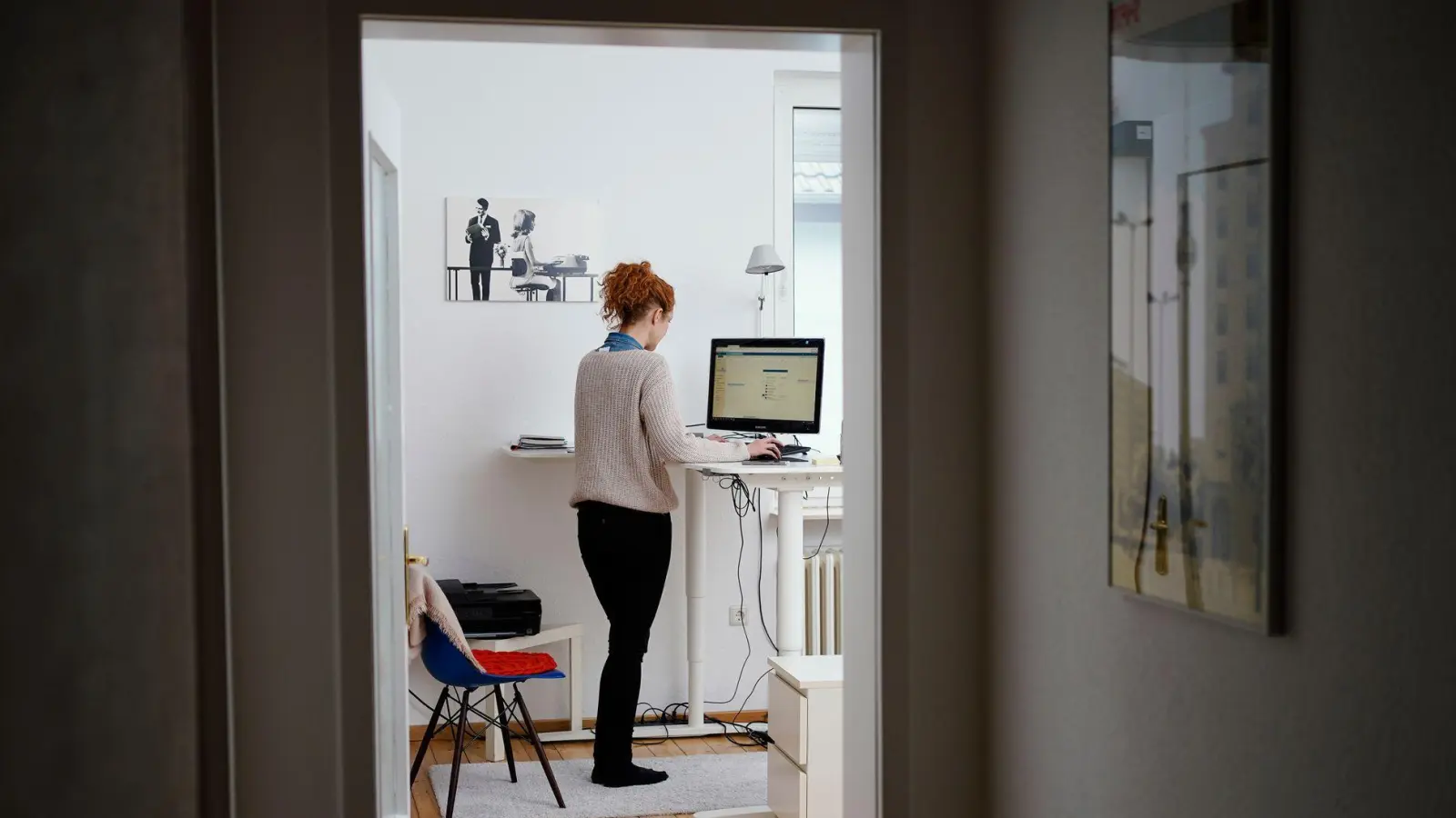 Arbeitsort dokumentieren: Wer zwischen Homeoffice und Büro wechselt, sollte die Arbeitstage an beiden Orten genau festhalten, um die Pauschalen korrekt abzurechnen. (Foto: Uwe Anspach/dpa/dpa-tmn)