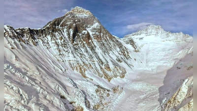 Der Mount Everest lockt immer wieder zu Rekorden. (Archivbild)  (Foto: Pasang Rinzee Sherpa/AP/dpa)