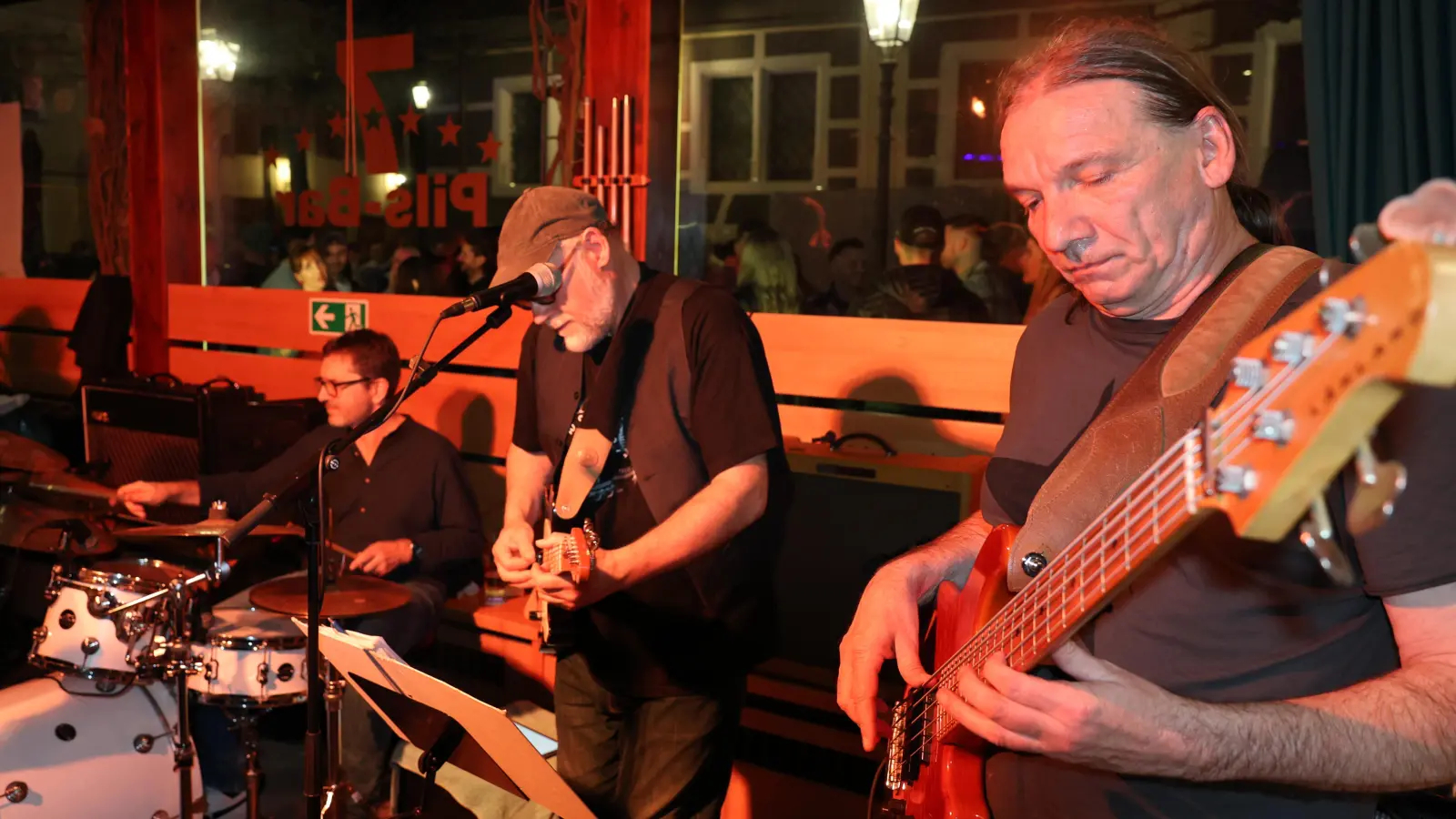 Wie im vergangenen Jahr rockte „Jackknife Beat” das Tam Tam mit dem Sound der 60er und 70er Jahre. (Foto: Zeynel Dönmez)