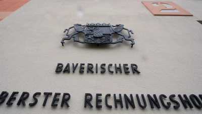 Der Jahresbericht des ORH kommt zum Schluss, dass es in Bayern zu viele Förderprogramme gibt. (Illustration) (Foto: picture alliance / Peter Kneffel/dpa)