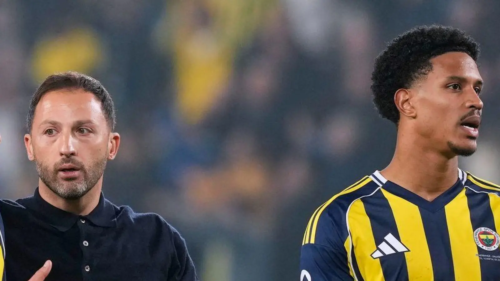 Auch Fenerbahçe-Trainer Domenico Tedesco verfolgt das Geschehen um seinen Club-Präsidenten. (Archivbild) (Foto: Khalil Hamra/AP/dpa)