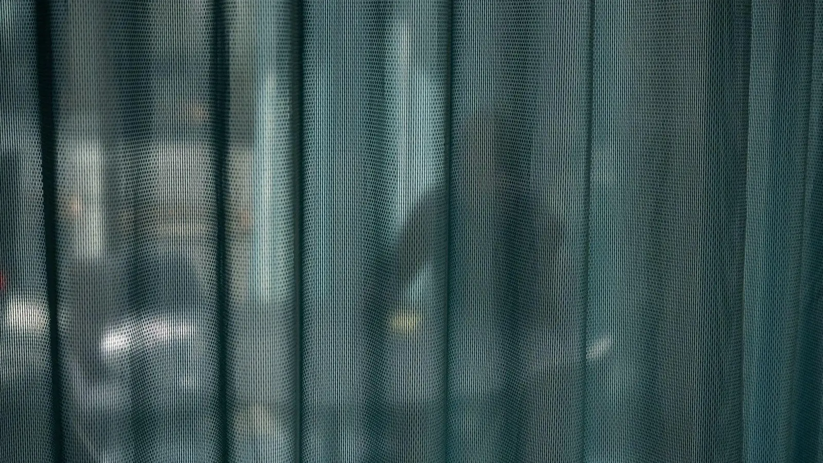 Passiert meist im Verdeckten: Korruption. (Foto: Zacharie Scheurer/dpa-tmn)