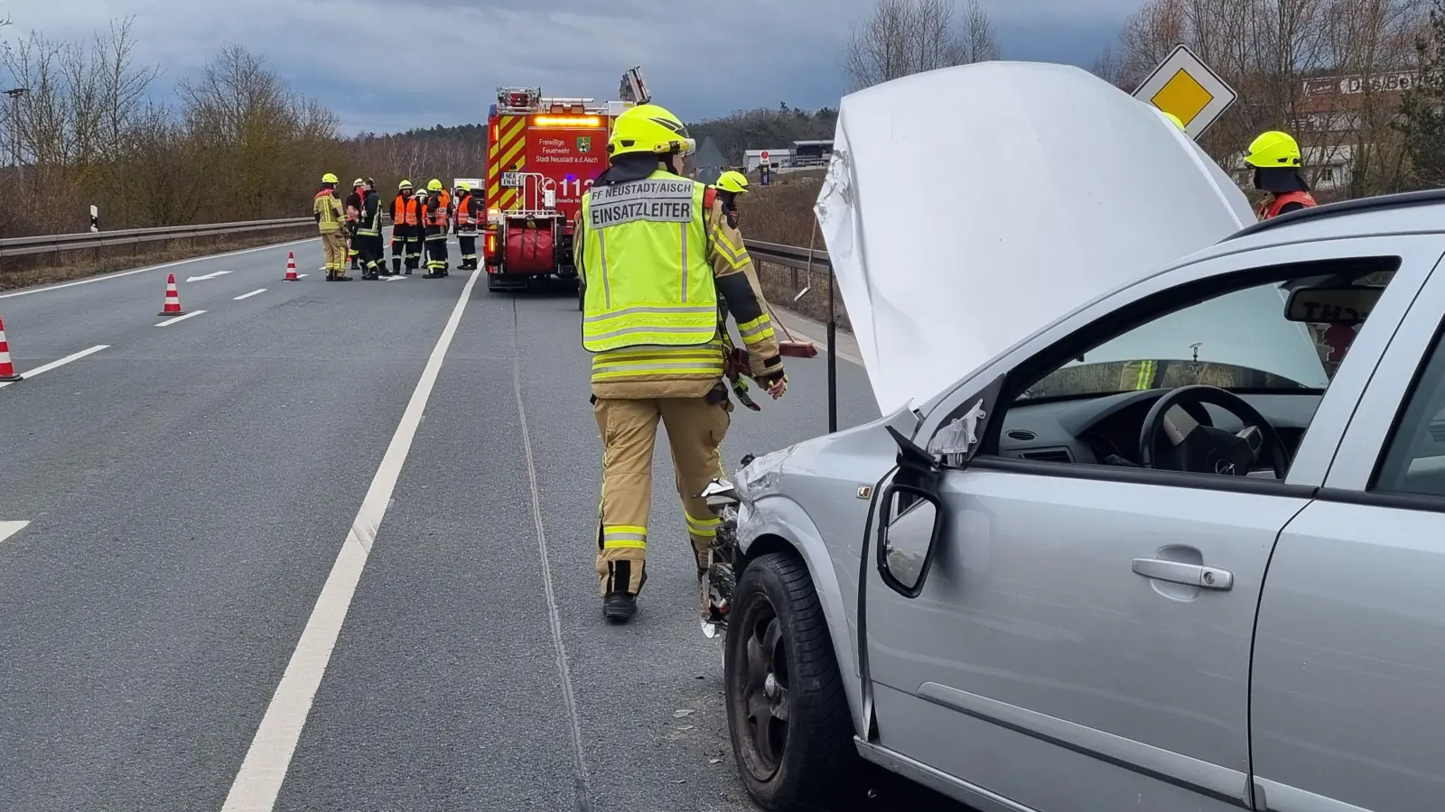 Der Unfall auf der B8 hatte zum Glück keine schweren Folgen, lediglich die Straße wurde halbseitig gesperrt. (Foto: Rainer Weiskirchen)