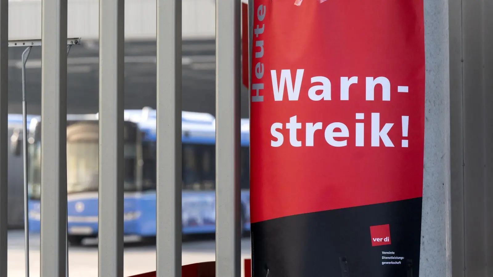 Für die Buslinien 935 bis 938 haben die Bamberger Stadtwerke einen Notfahrplan eingerichtet, der vom ZOB im Stundentakt starten soll. (Archivbild) (Foto: Sven Hoppe/dpa)