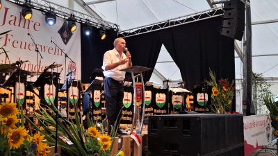 Hubert Aiwanger war zu Gast bei der FFW Flachslanden. (Foto: Alexander Biernoth)