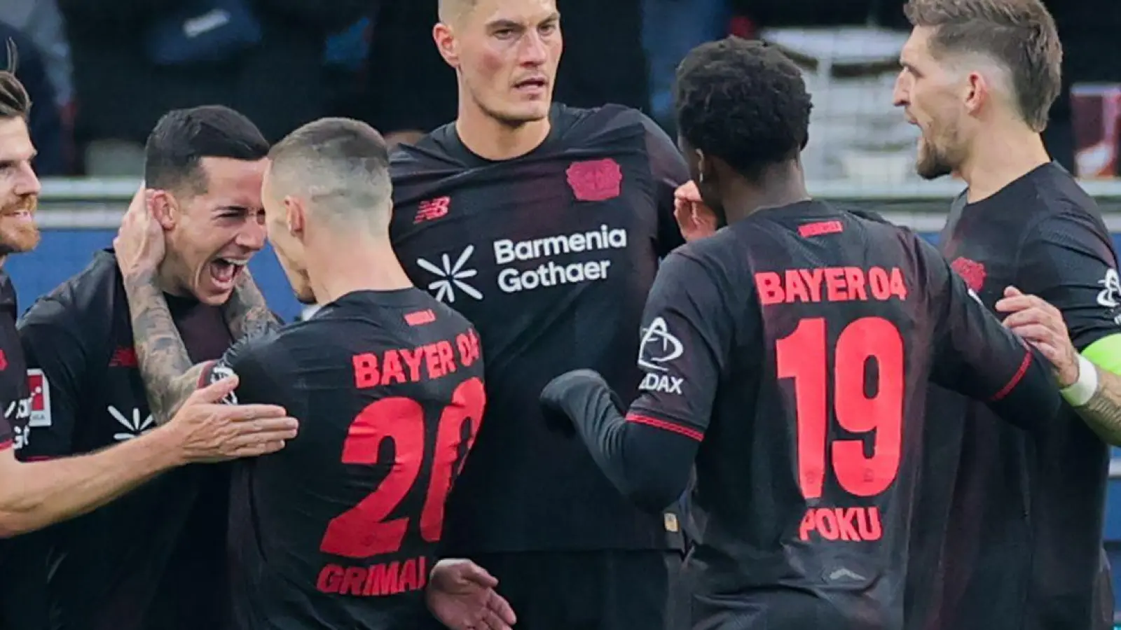 Bayer Leverkusen jubelt über das Tor zum 1:0 durch Lucas Vázquez.  (Foto: Rolf Vennenbernd/dpa)
