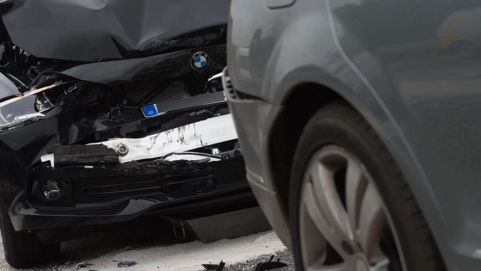 „Rumms“ - ein Unfall ist im Stadtverkehr schnell passiert - der Streit über Haftung kann dagegen länger dauern und oft auch vor Gerichten landen. (Foto: Benjamin Nolte/dpa-tmn)