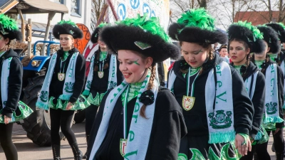 Die fünfte Jahreszeit: Der Faschingsumzug in Wolframs-Eschenbach (Bild) am vergangenen Sonntag hat den Anfang gemacht in die närrische Saison – bis Faschingsdienstag werden sich weitere Gaudiwürmer durch die Straßen schlängeln. (Foto: Evi Lemberger)