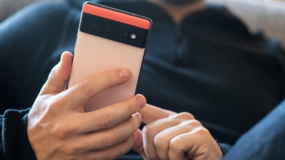 „So, das nehm ich jetzt lieber mal auf.“ Googles Telefon-App kann in der Beta-Version nun Anrufe aufzeichnen. Aber sollte man das auch tun? (Foto: Franziska Gabbert/dpa-tmn/dpa)