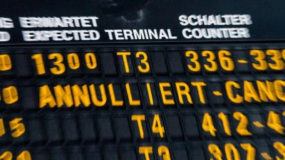 Wird ein Flug annulliert, besteht in der EU die Wahl: Ersatzflug oder Ticketpreis zurück. Doch was, wenn die Airline nichts erstatten will? (Foto: Christoph Schmidt/dpa/dpa-tmn)