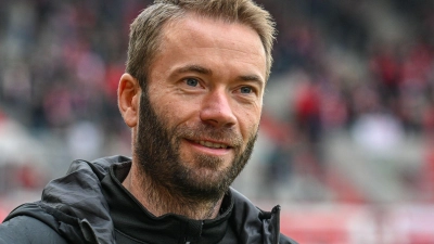 Andreas Patz ist nun Cheftrainer von Jahn Regensburg. (Foto: Armin Weigel/dpa)