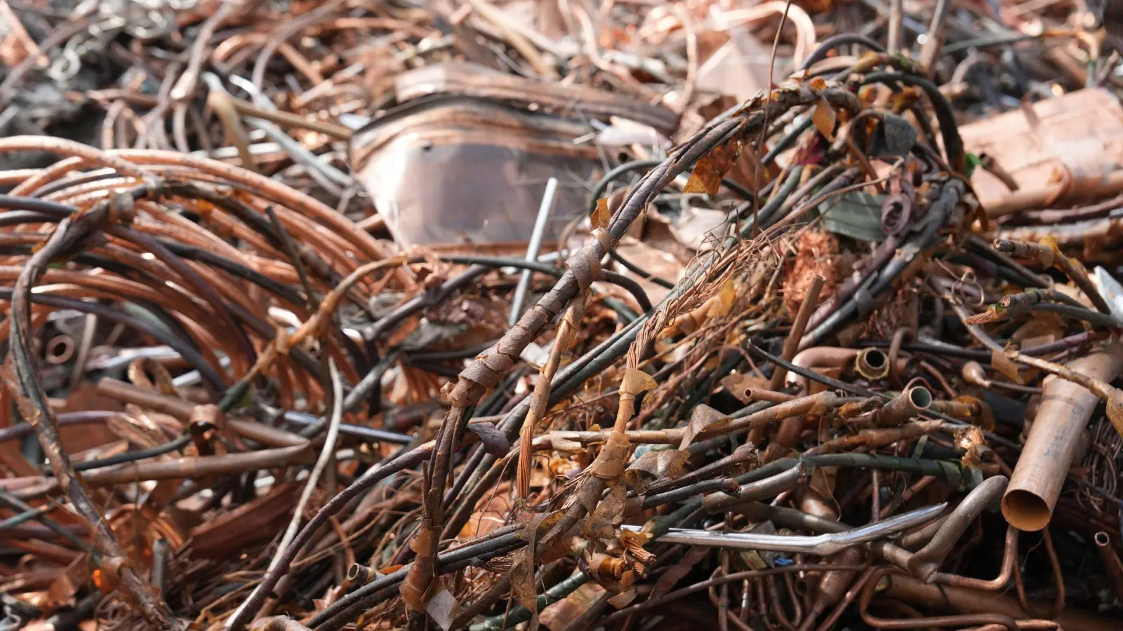 Kupfer kann wieder und wieder recycelt werden. (Archivbild) (Foto: Marcus Brandt/dpa)