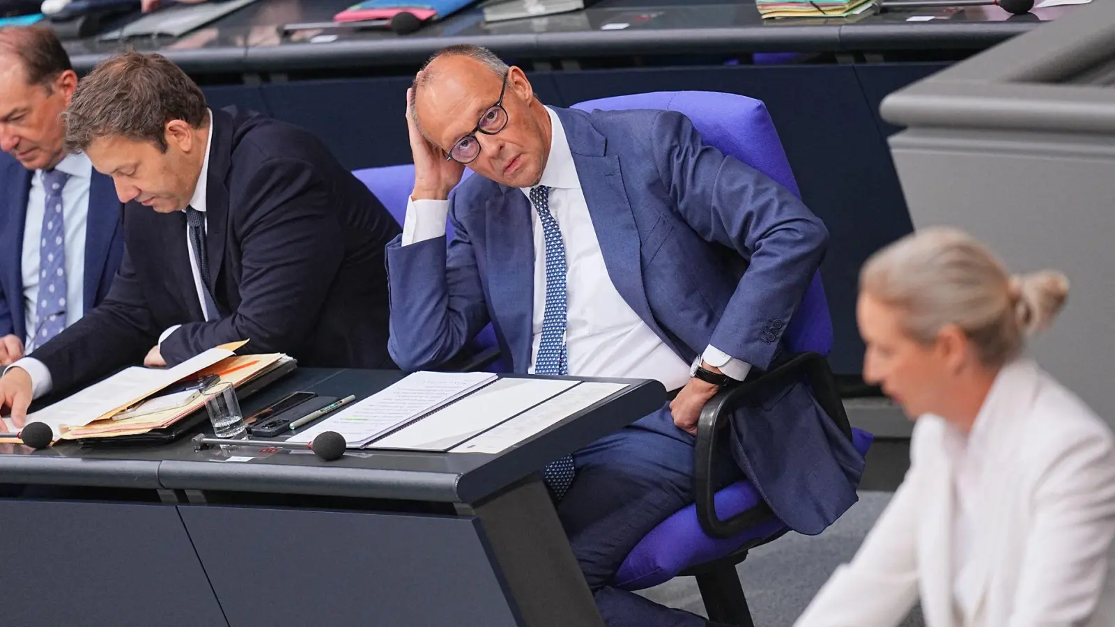 Es ist das erste Aufeinandertreffen von Merz und Weidel seit dem Erdrutschsieg der AfD in Sachsen-Anhalt. (Foto: Michael Kappeler/dpa)