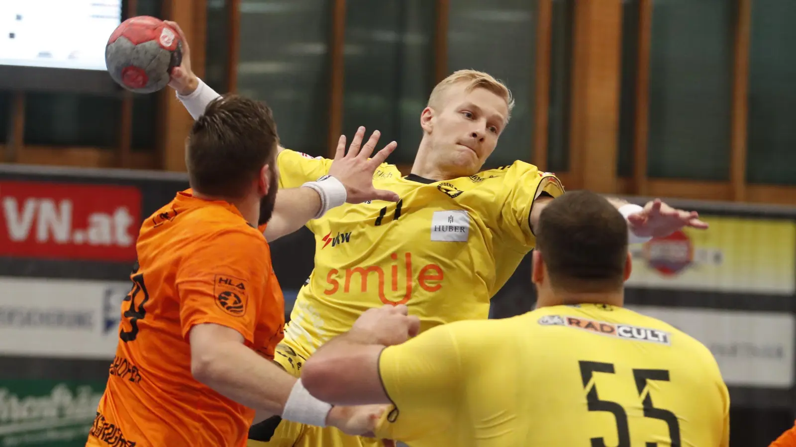 Zwei Jahre lang spielte Andreas Schröder (am Ball) in Österreich.  (Foto: Walter Zaponig)