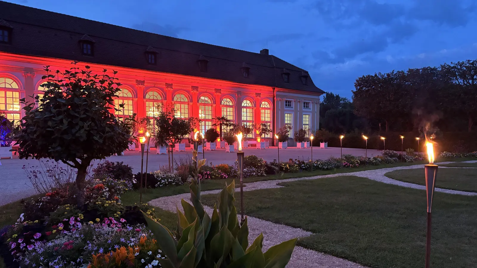 Festlich beleuchtet: die Orangerie beim Staatsempfang der Bachwoche. (Foto: Thomas Wirth)
