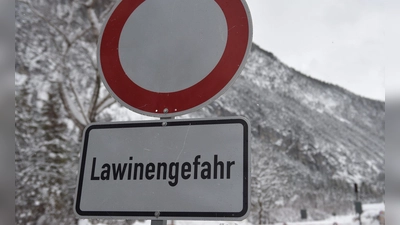 In den Alpen steigt mit Neuschnee die Lawinengefahr. (Archivbild) (Foto: Angelika Warmuth/dpa)