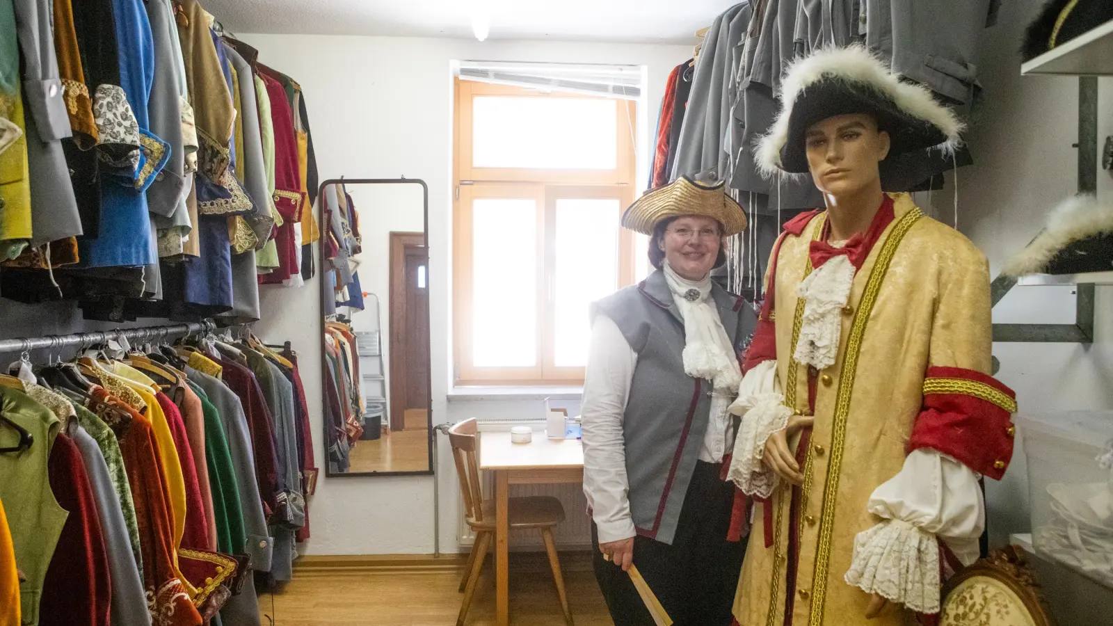 Monika Zehnder ist beim Tag der offenen Tür des Heimatvereins dabei. (Foto: Evi Lemberger)