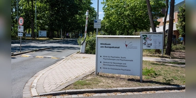 Seit dem Jahr 2018 wurde der Ansbacher Amokläufer am Bezirksklinikum am Europakanal in Erlangen behandelt. Dessen Ärzte sahen zuletzt große Fortschritte in seiner Therapie.  (Foto: NEWS5 / Ferdinand Merzbach)