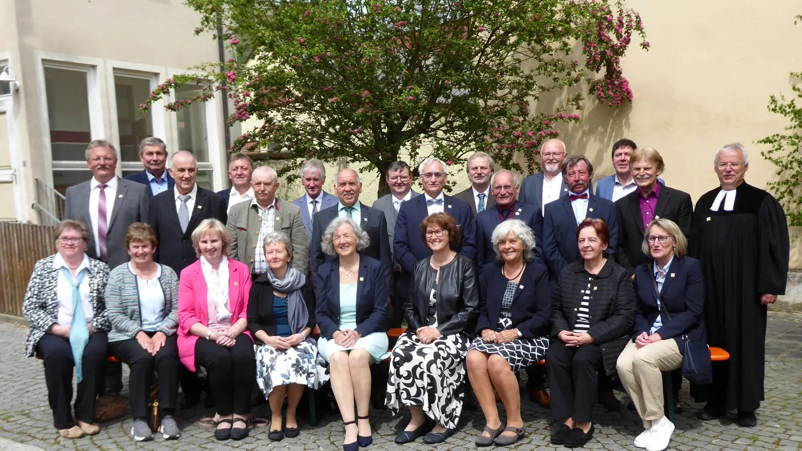 25 Jubilare feierten in der St. Anna-Kirche in Obermögersheim ihre Goldene Konfirmation. (Foto: Walter Oberhäußer)