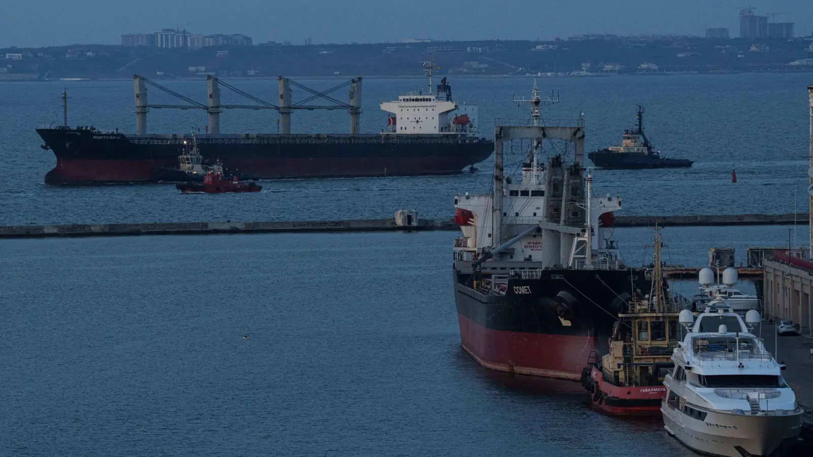 Die ukrainische Schwarzmeerregion Odessa ist immer wieder Ziel russischer Angriffe. (Archivbild) (Foto: Evgeniy Maloletka/AP/dpa)