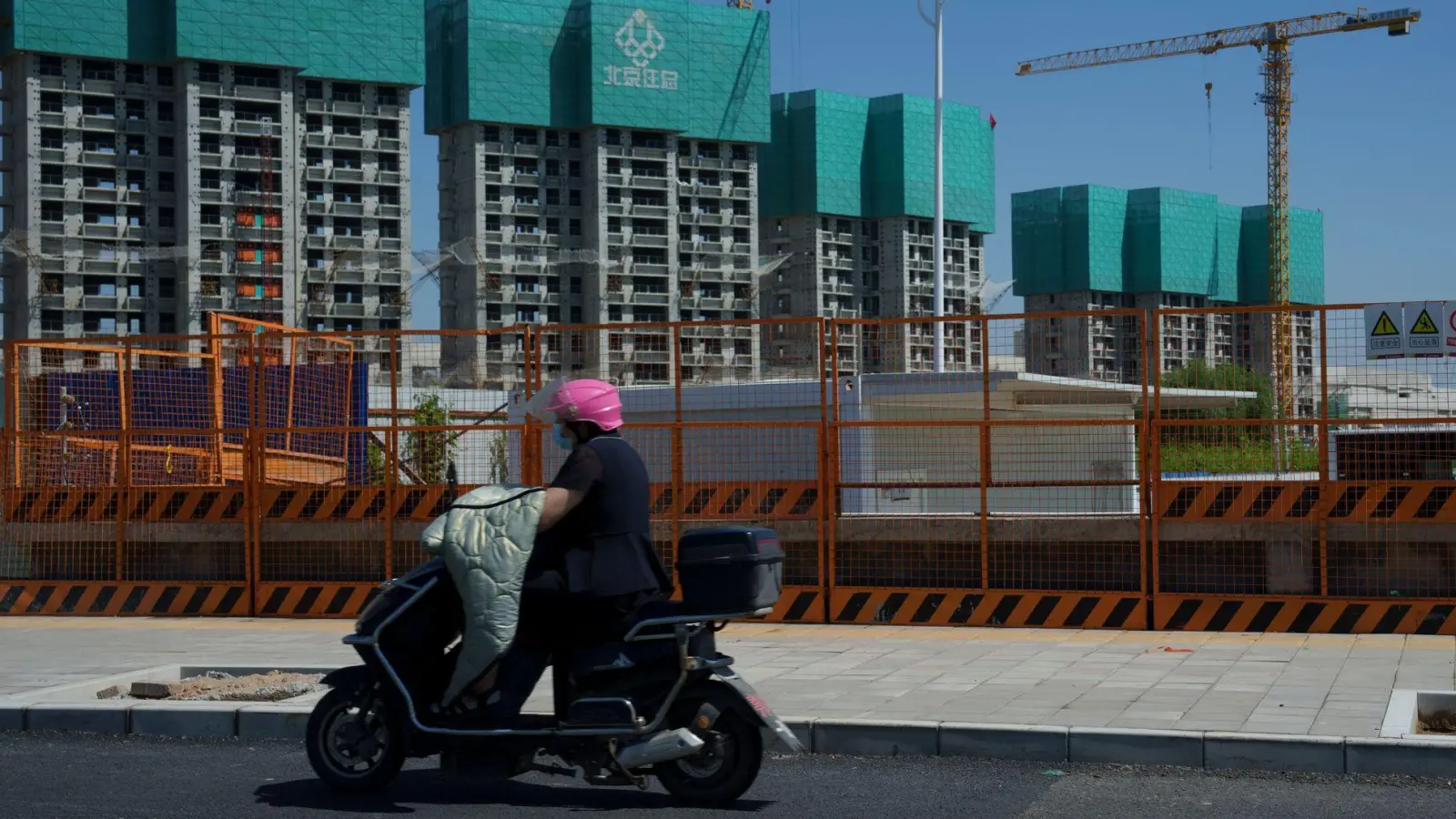 Chinas Regierung will mit umgerechnet Milliarden von Euro seinen Wohnungsmarkt stabilisieren. (Archivbild)   (Foto: Vincent Thian/AP)