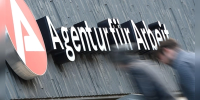 Mehr Arbeitslose und weniger Stellen meldet die Agentur für Arbeit für Westmittelfranken im September. (Symbolbild: Arne Dedert/dpa)