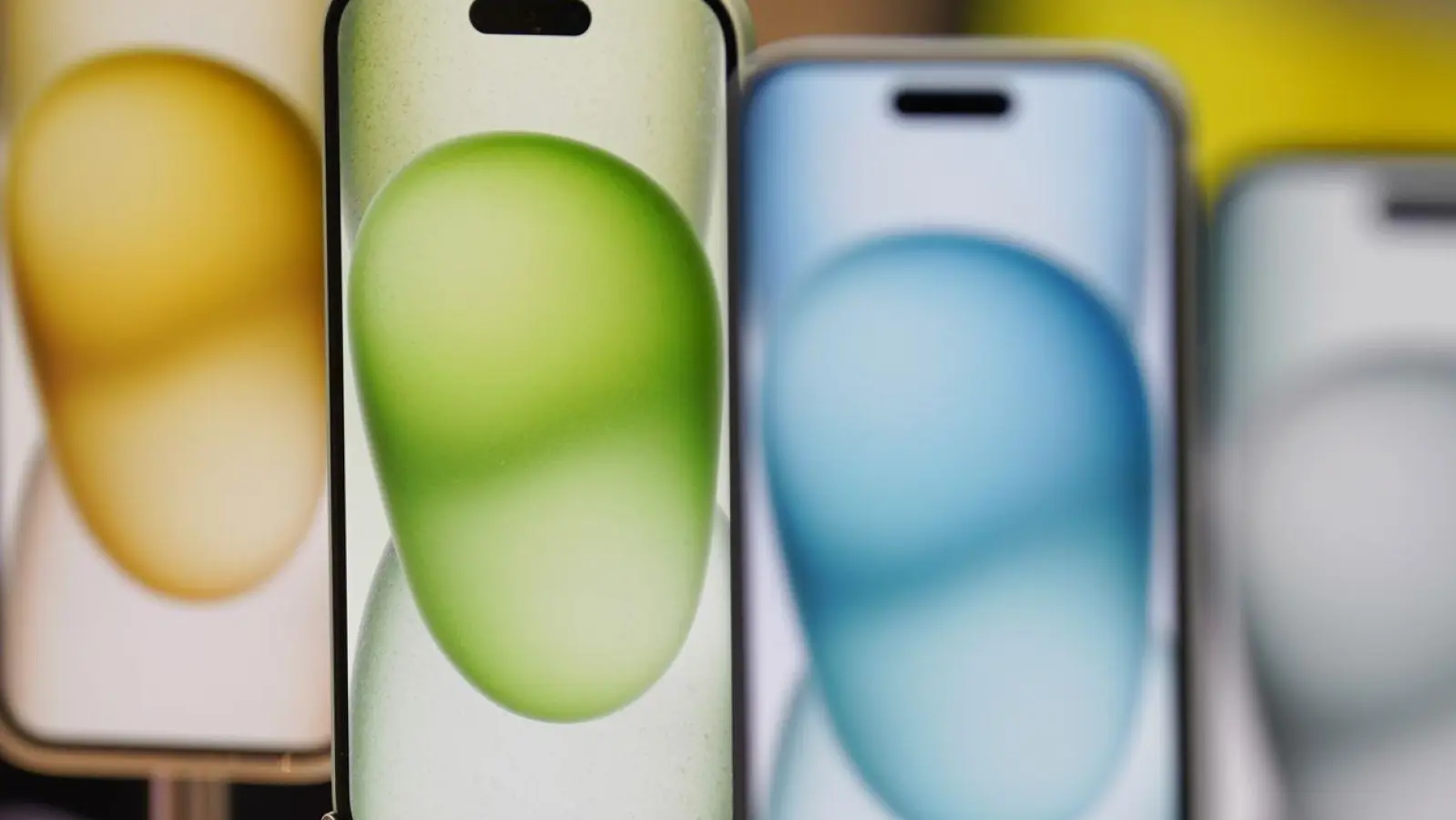 Die gebrauchten Ersatzteile sollen generell ab dem iPhone 15 genutzt werden können. (Foto: Jonathan Brady/PA/dpa)