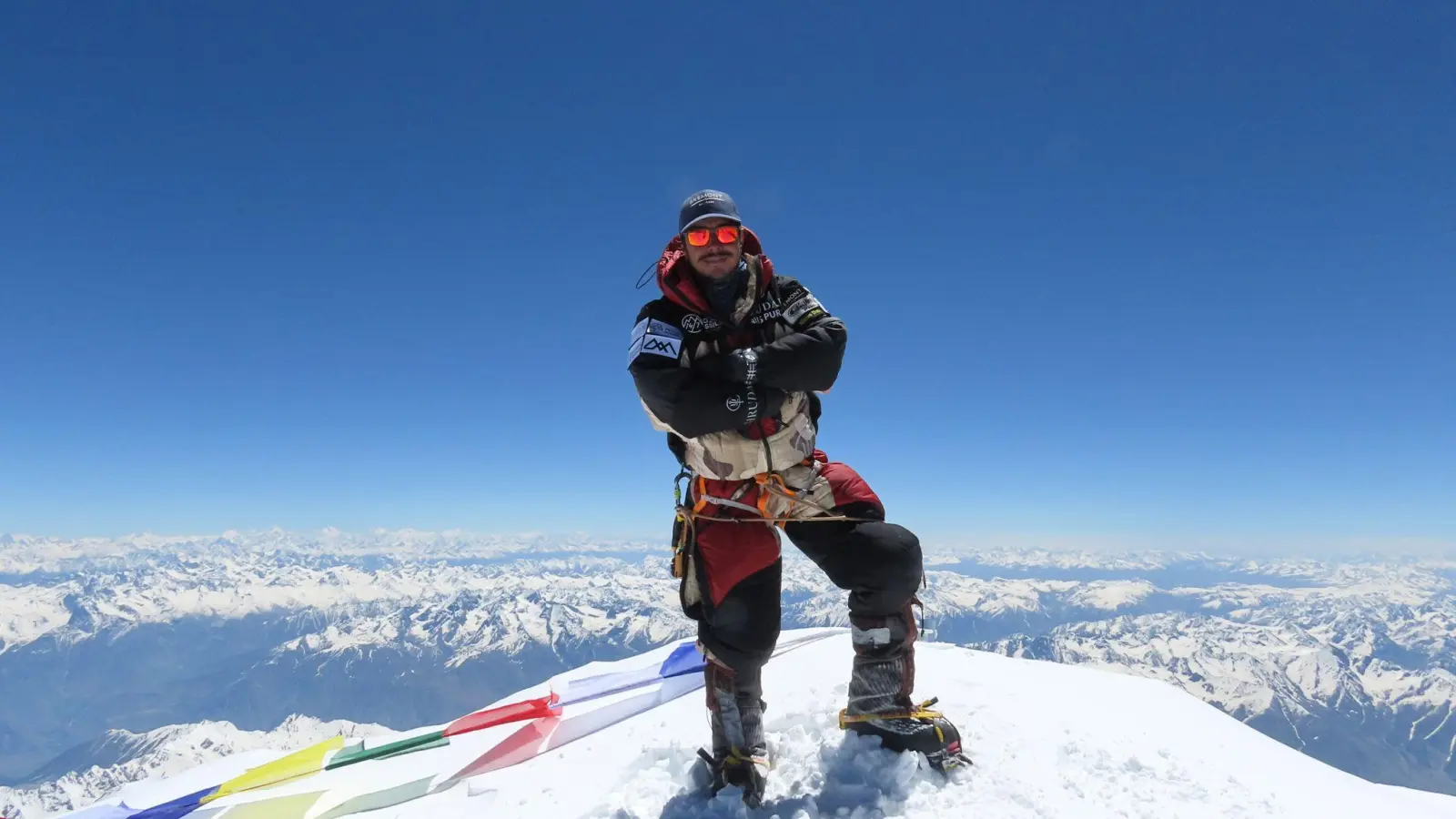 Dieses undatiertes Archivfoto (ursprünglich am 29.10.19) zeigt Purja auf dem Gipfel des Nanga Parbat. (Archivbild) (Foto: Nirmal Purja/PA Wire/dpa)