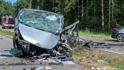 Der Unfall hat drei Menschen das Leben gekostet.  (Foto: Lars Haubner/NEWS5/dpa)