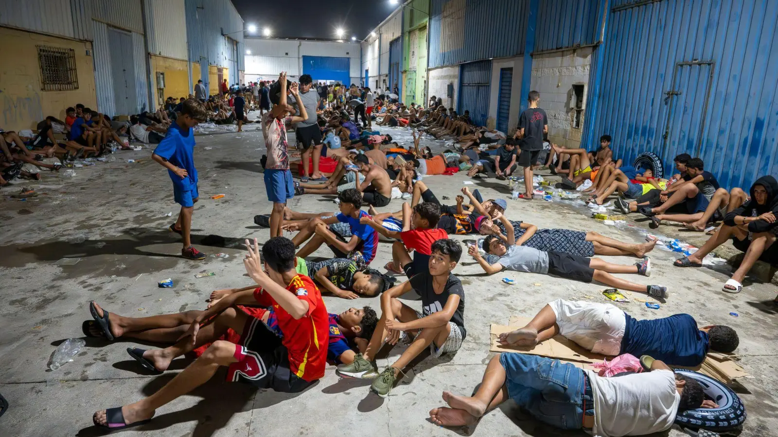 Madrid setzt in Ceuta erstmals seit dem Massenandrang&nbsp;von Mai 2021 wieder das Militär zur Grenzsicherung ein. (Foto: Marcos Moreno/EUROPA PRESS/dpa)