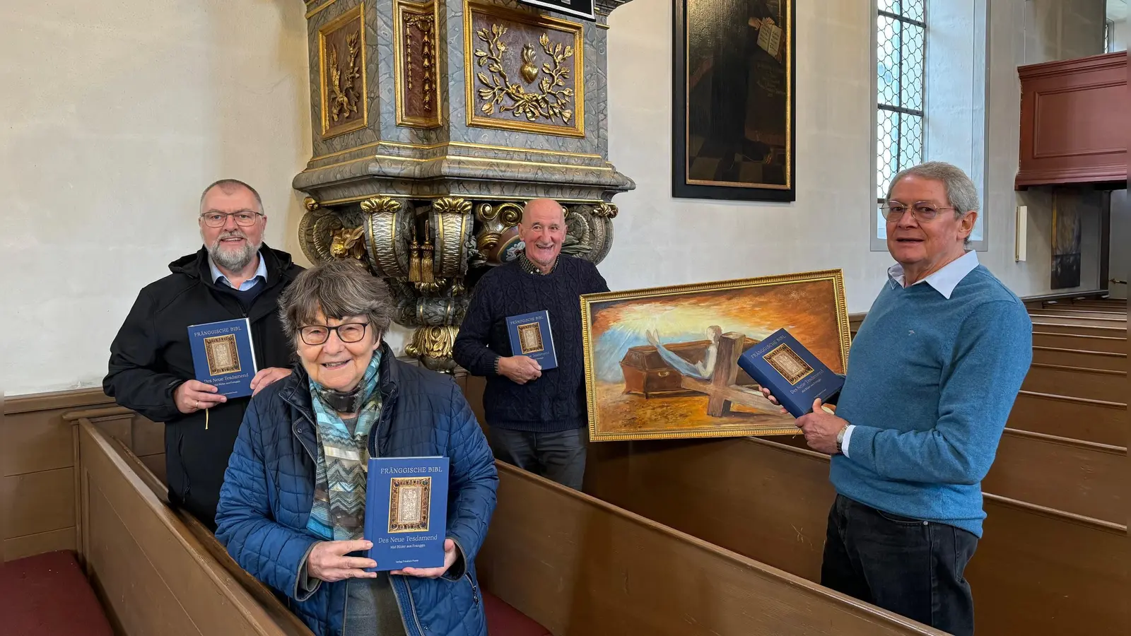 Pfarrer Claus Ebeling, Gertraud Götz, Konrad Albert und Günter Ermann (von links) gehören zu den Autorinnen und Autoren der „Fränggischen Bibl“, die am Sonntag offiziell vorgestellt wird. (Foto: Lara Hausleitner)