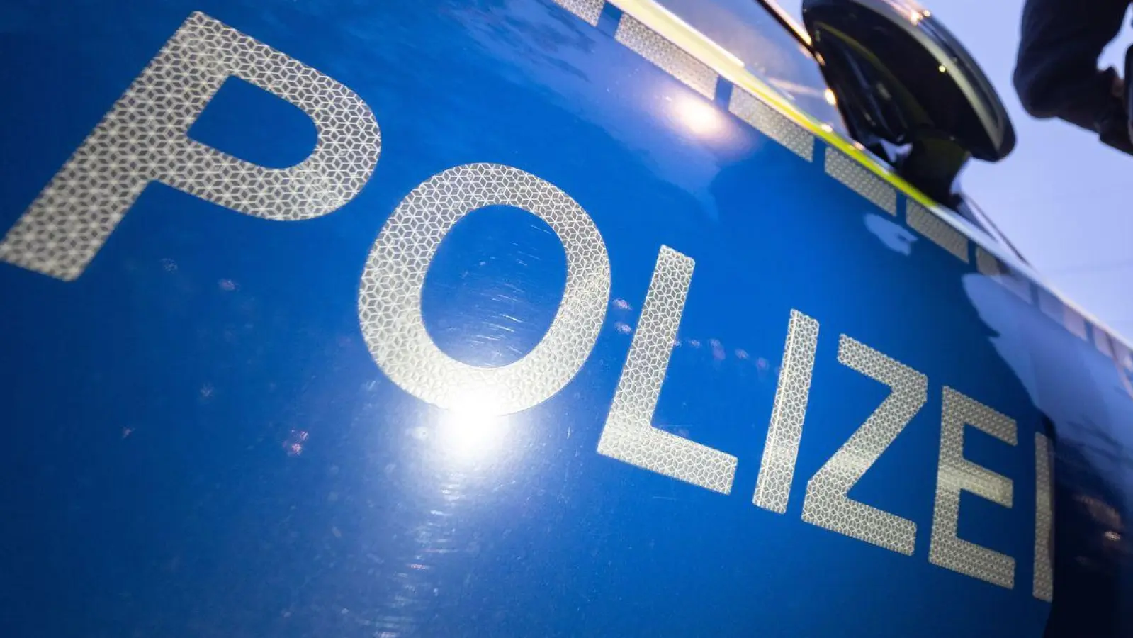 Die Polizei bittet um Zeugenhinweise und Videoaufnahmen. (Symbolbild) (Foto: Marijan Murat/dpa)