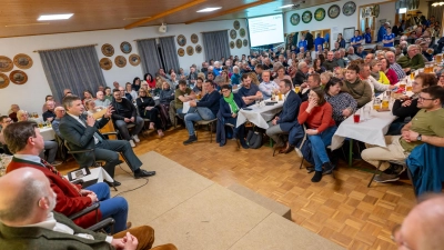 Gut gefüllt war am Montagabend das Ickelheimer Schützenheim. (Foto: Mirko Fryska)